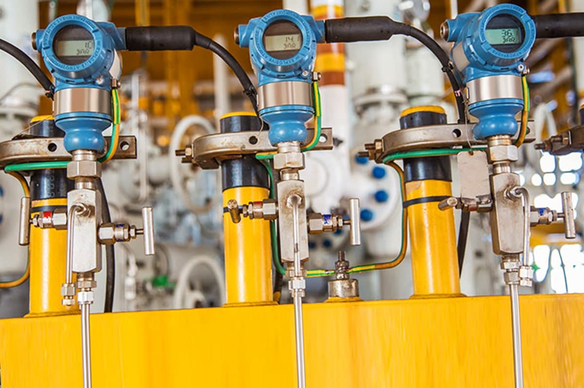 E&I specialists working on electrical and instrumentation systems